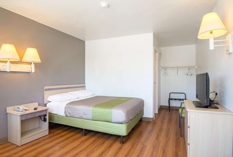 Standard Room, 1 Double Bed, Accessible, Non Smoking | Free WiFi, bed sheets