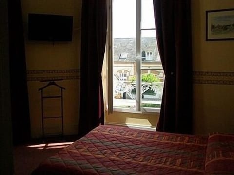 Standard Double Room | Desk, laptop workspace, soundproofing, free cribs/infant beds