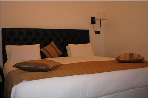 Premium bedding, free minibar, in-room safe, laptop workspace