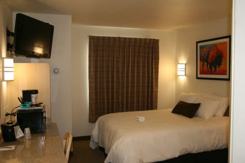 Standard Room, 1 Queen Bed | Egyptian cotton sheets, premium bedding, desk, blackout drapes