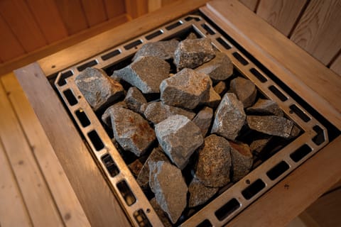 Sauna, hot tub, steam room