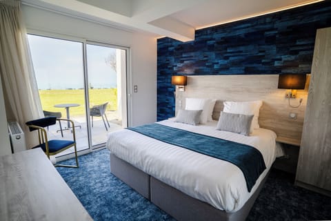 In-room safe, desk, soundproofing, free WiFi