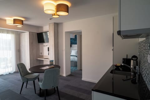 Suite, Sea View | Living area | 43-inch flat-screen TV with satellite channels