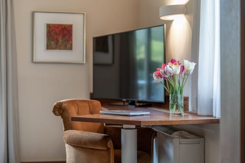 Suite, Balcony | Hypo-allergenic bedding, Select Comfort beds, minibar, in-room safe