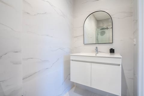 City Apartment | Bathroom