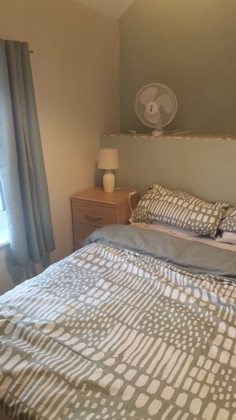 Comfort Double Room | Pillowtop beds, individually decorated, individually furnished, desk