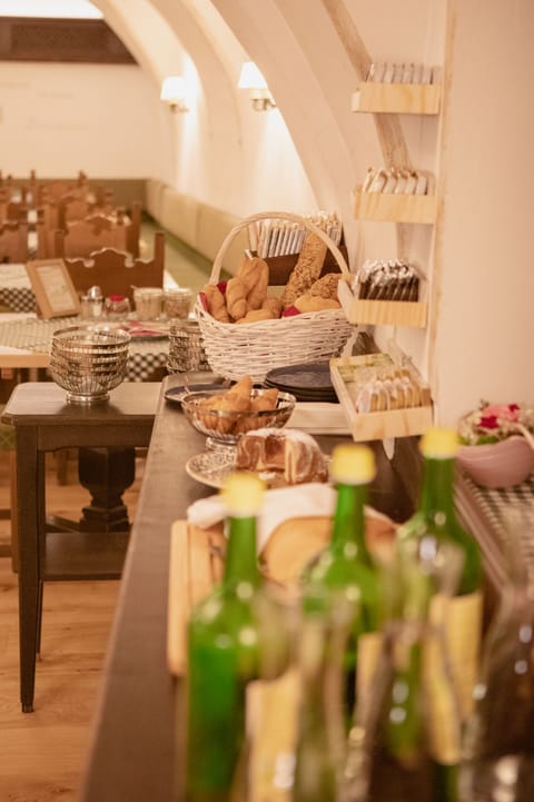 Daily continental breakfast (EUR 20 per person)