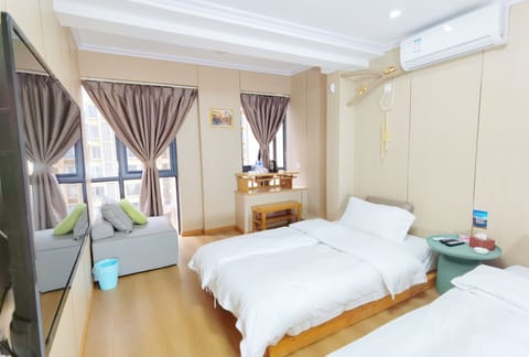 Business Double or Twin Room | Laptop workspace, free WiFi, bed sheets