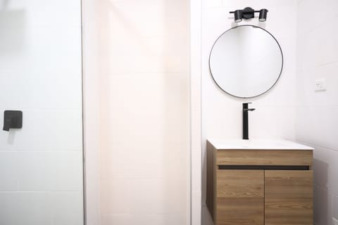 Deluxe Room | Bathroom