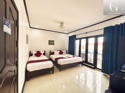 Deluxe Twin Room, Non Smoking | Individually decorated, individually furnished, desk, soundproofing