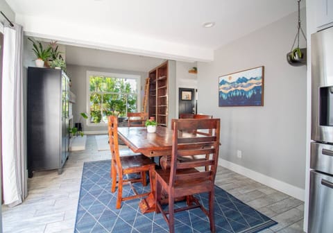 Expandable Dining Table