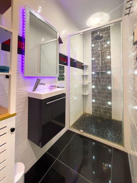 Family Apartment | Bathroom | Hair dryer