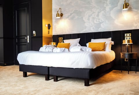 Room | Hypo-allergenic bedding, minibar, in-room safe, individually decorated