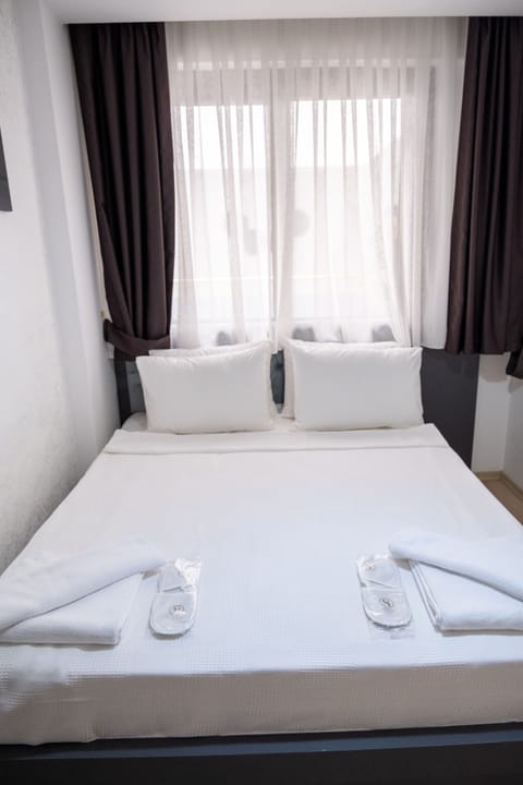Deluxe Suite, 1 Queen Bed with Sofa bed | Premium bedding, memory foam beds, free WiFi, bed sheets