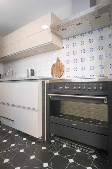 Everything you need to prepare home-cooked meals during your stay.
Laat je verrassen door comfort voor een lage prijs—een kamer met keuken toegang en toegang tot de gezellige tuin.