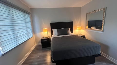 Room, 1 Queen Bed | Soundproofing, free WiFi, bed sheets