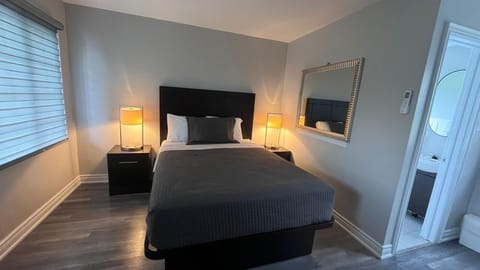 Room, 1 Queen Bed | Soundproofing, free WiFi, bed sheets