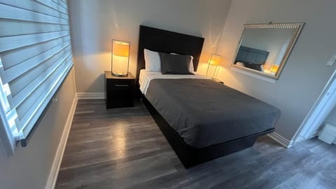 Room, 1 Queen Bed | Soundproofing, free WiFi, bed sheets