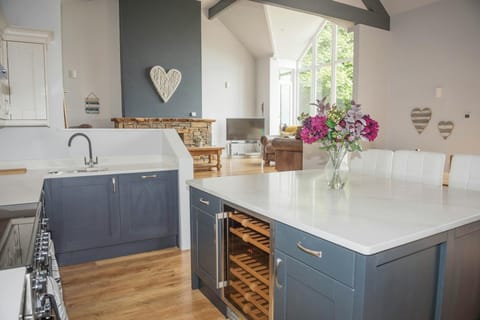Kitchen with range cooker, sink, kitchen island