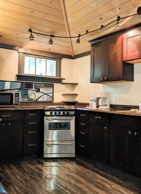 Signature Cabin | Private kitchen | Microwave, stovetop, toaster