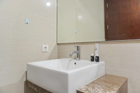 Apartment | Bathroom | Shower, free toiletries, towels, soap