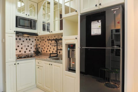 Apartment | Private kitchen | Fridge, stovetop, rice cooker