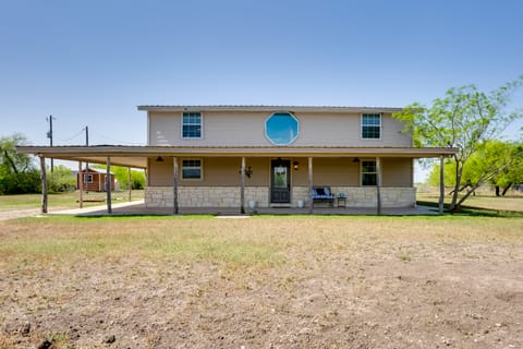 Uvalde Vacation Rental | 4BR | 2.5BA | 1 Step Required | 2,200 Sq Ft