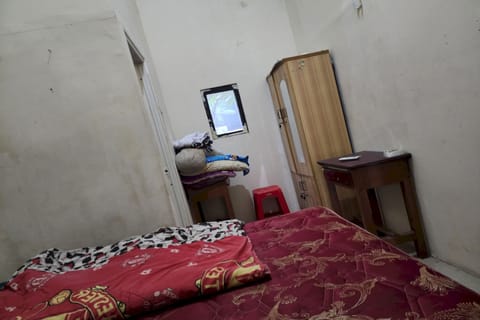 Standard Double Room | Free WiFi, bed sheets