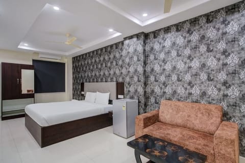 Deluxe Suite, City View | Soundproofing, free WiFi
