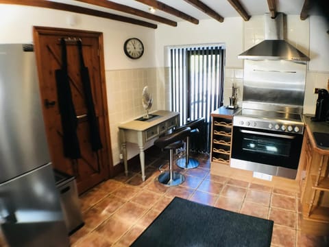 House | Private kitchen | Fridge, microwave, oven, stovetop