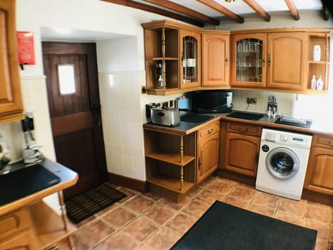 House | Private kitchen | Fridge, microwave, oven, stovetop