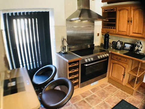 House | Private kitchen | Fridge, microwave, oven, stovetop