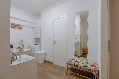 Entry hall - workspace -washing machine