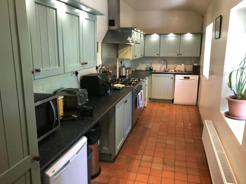Kitchen with range cooker, microwave, toaster and dish washer