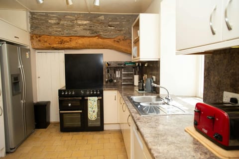 Kitchen with range cooker and American style fridge/freezer