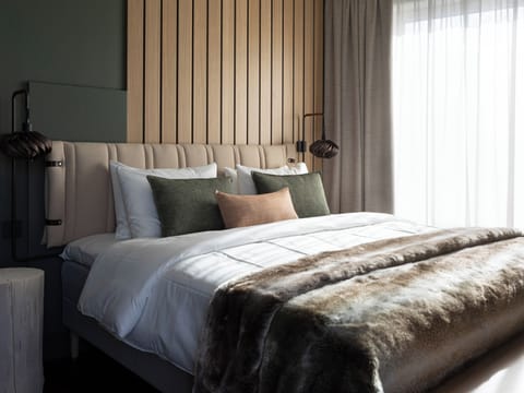 Minibar, in-room safe, iron/ironing board, free cribs/infant beds