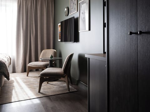 Premium Room, 1 King Bed | Minibar, in-room safe, iron/ironing board, free cribs/infant beds