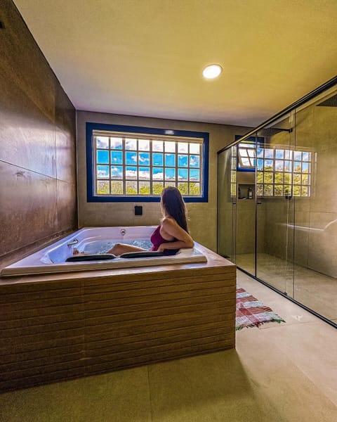 Luxury Room, 1 Bedroom | Bathroom | Shower, hair dryer, towels