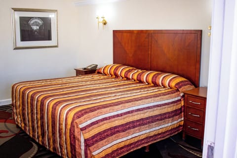 Standard Single Room | 1 bedroom, down comforters, desk, laptop workspace