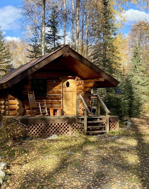 Cozy Moose Cabin (No Running Water) | Premium bedding, individually decorated, individually furnished