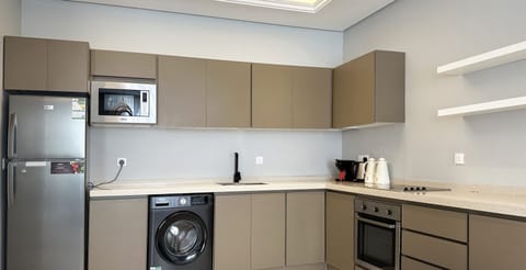 Design Apartment, 3 Bedrooms | Private kitchen | Electric kettle