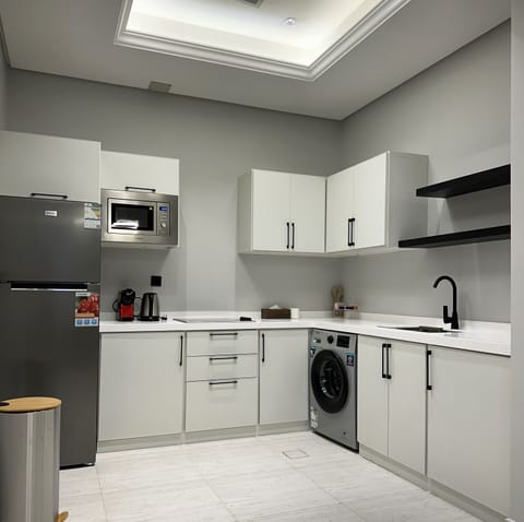 Design Apartment, 3 Bedrooms | Private kitchen | Electric kettle