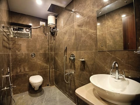 Honeymoon Suite | Bathroom