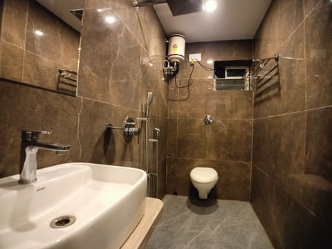 Deluxe Double Room | Bathroom