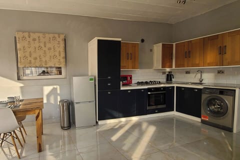 House | Private kitchen | Fridge, microwave, oven, stovetop