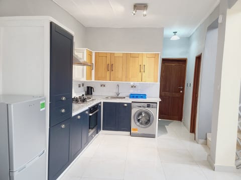 House | Private kitchen | Fridge, microwave, oven, stovetop