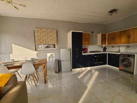 House | Private kitchen | Fridge, microwave, oven, stovetop