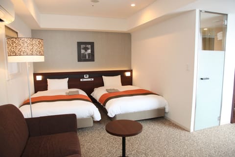 Premium Twin Room | Blackout drapes, iron/ironing board, free WiFi, bed sheets