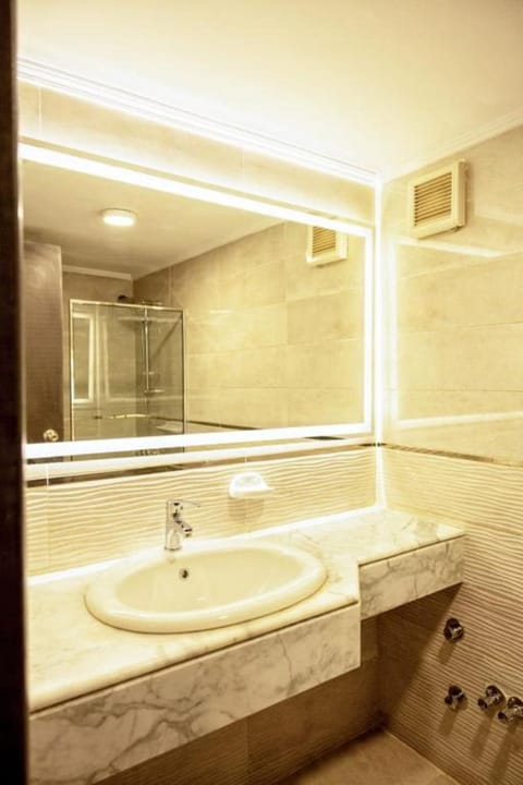 Deluxe Single Room | Bathroom