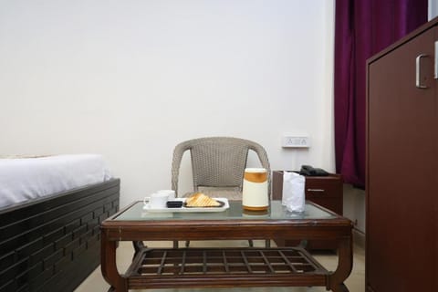 Deluxe Room | Desk, iron/ironing board, free WiFi, bed sheets